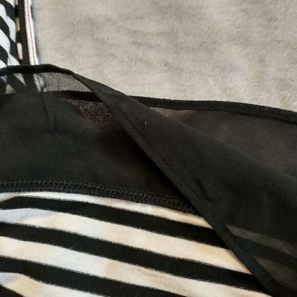 USED White House Black Market Top - Picture 6 of 7